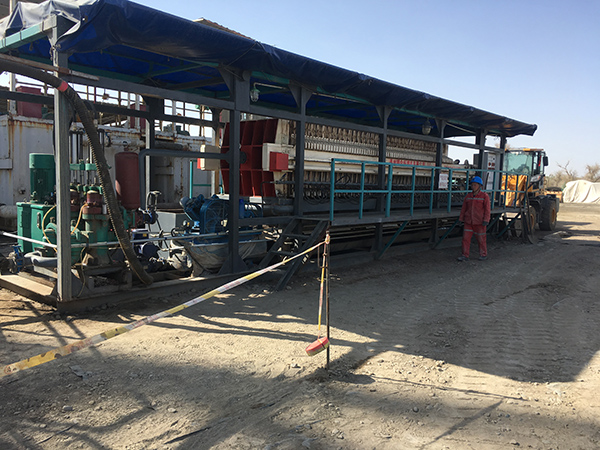 中國石油下屬勘探公司泥漿不落地壓濾機(jī)設(shè)備
